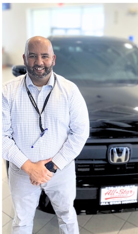 Staff member Lenny Thomas from ID_f444ea7b1622