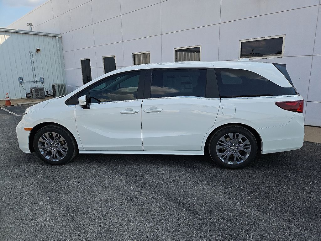 2026 Honda Odyssey Touring photo 3