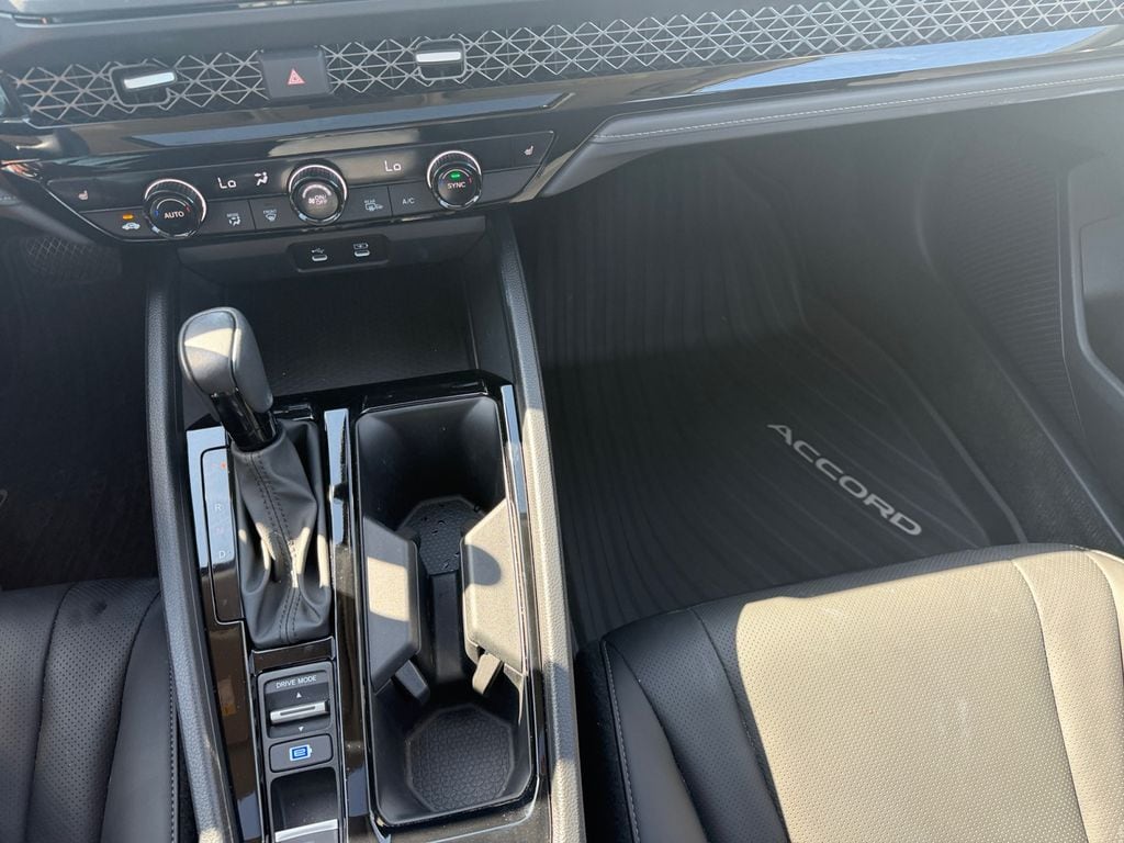 2024 Honda Accord Hybrid EX-L - Photo 25