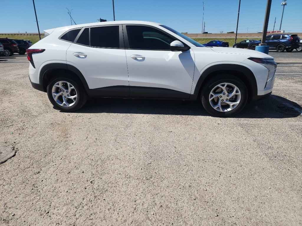 Used 2024 Chevrolet Trax LS SUV