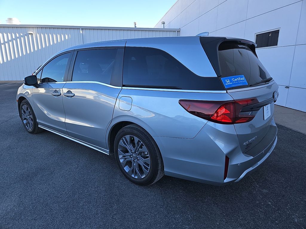 2025 Honda Odyssey Touring photo 4