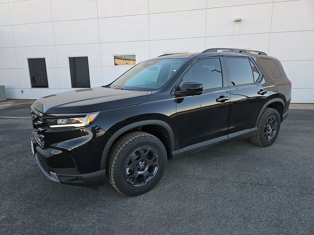 2025 Honda Pilot TrailSport photo 2