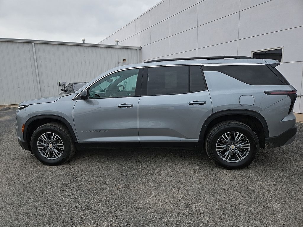 Used 2024 Chevrolet Traverse LT SUV