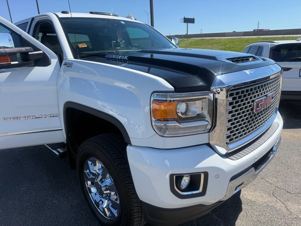 2015 GMC Sierra 4WD Crew Cab Short Box's photo