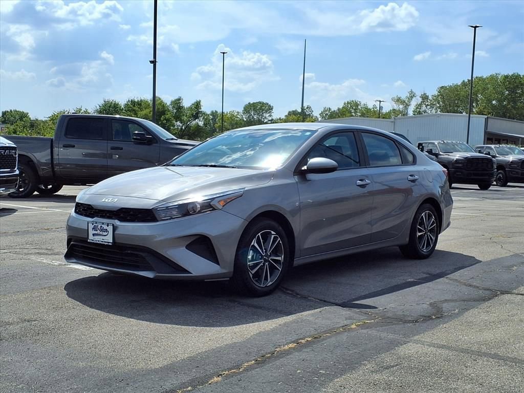 2024 Kia Forte LXS photo 2