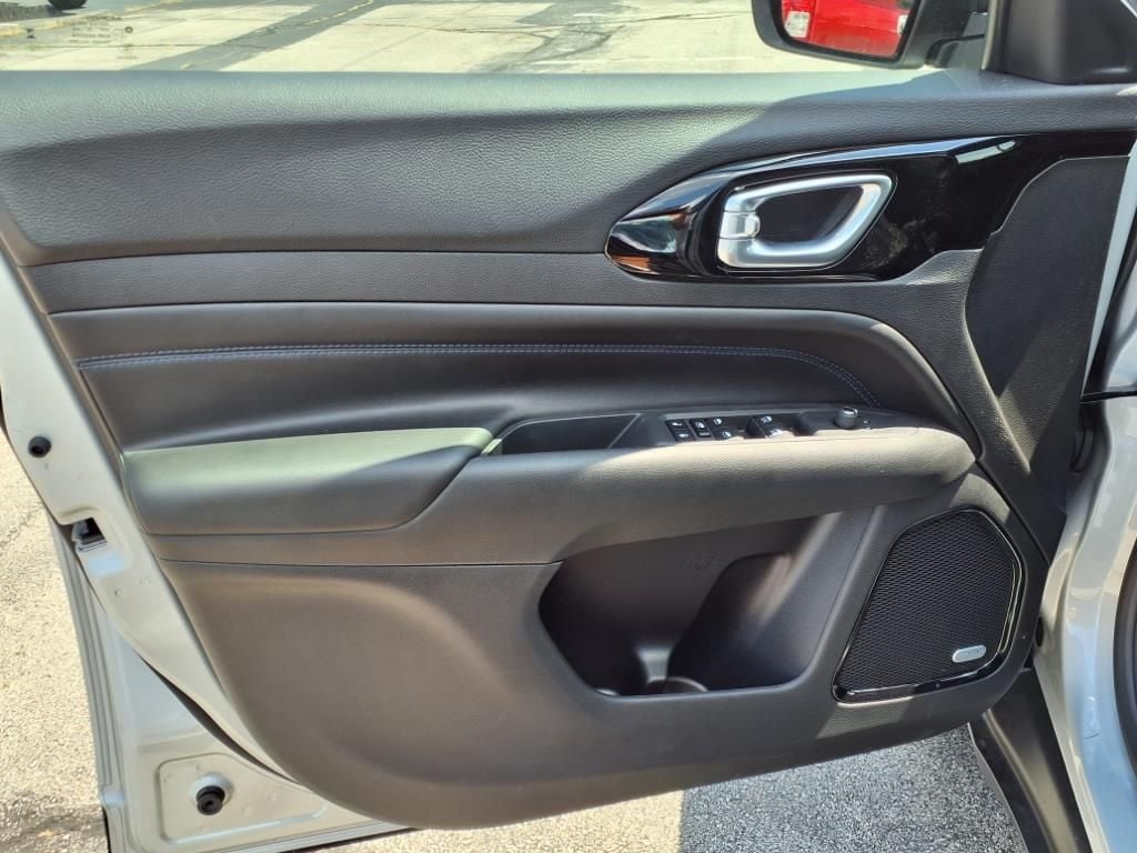2025 Jeep Compass Latitude - Photo 23