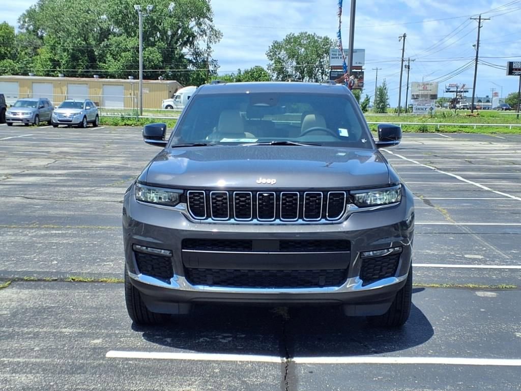 2025 Jeep Grand Cherokee Altitude photo 2