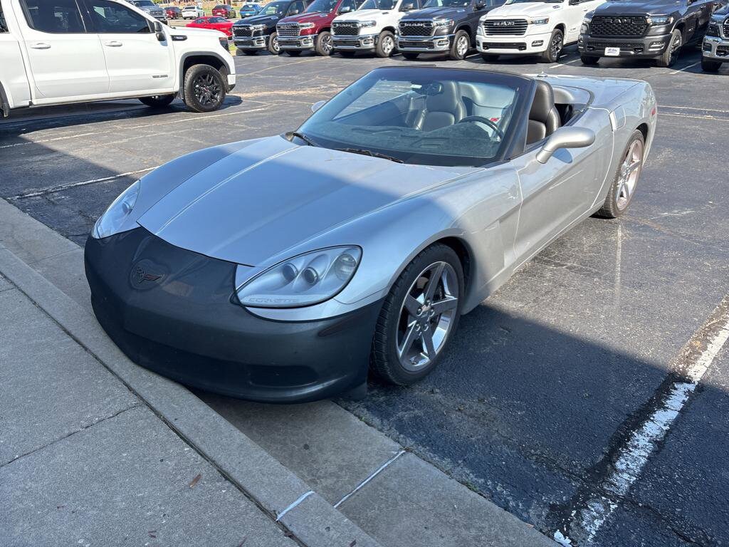 2005 Chevrolet Corvette Base photo 2