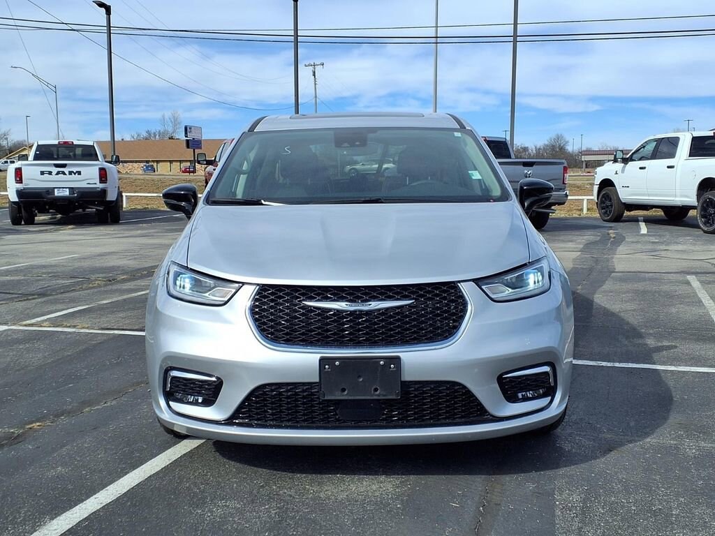 Used 2024 Chrysler Pacifica Limited Limited FWD