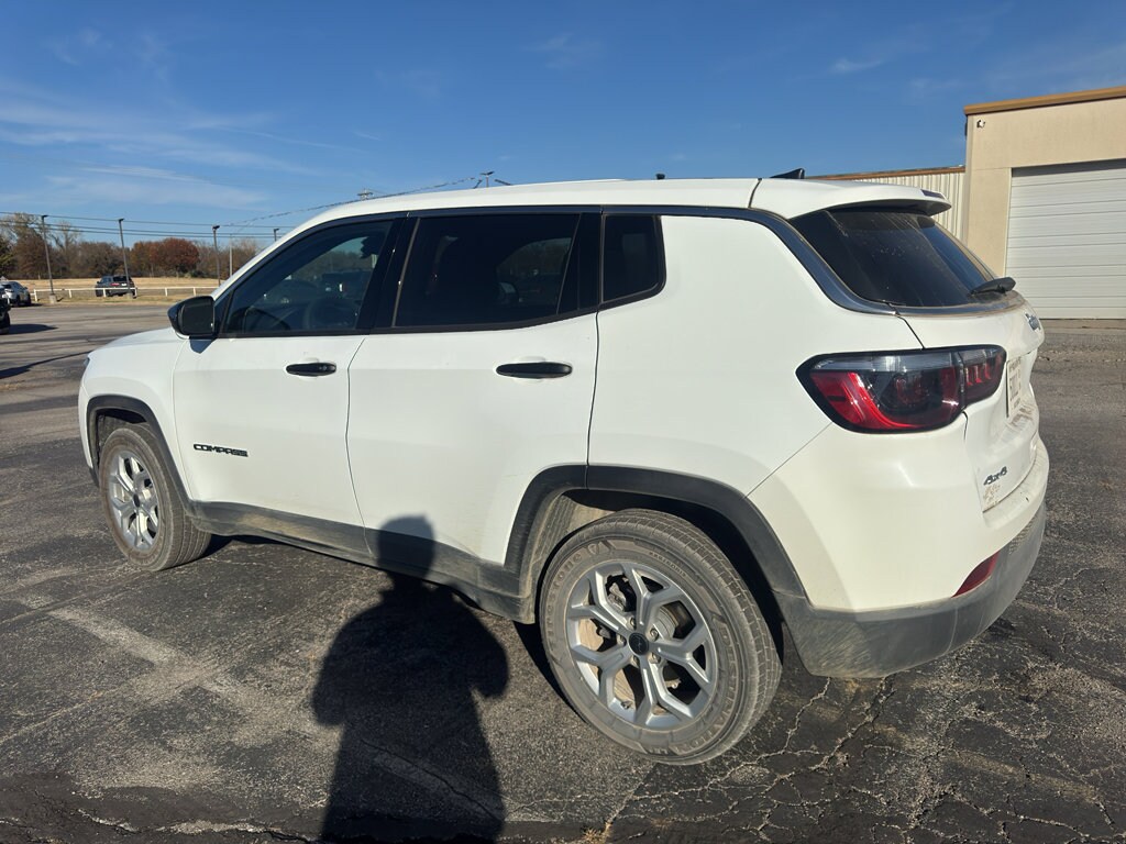 2025 Jeep Compass Sport photo 2
