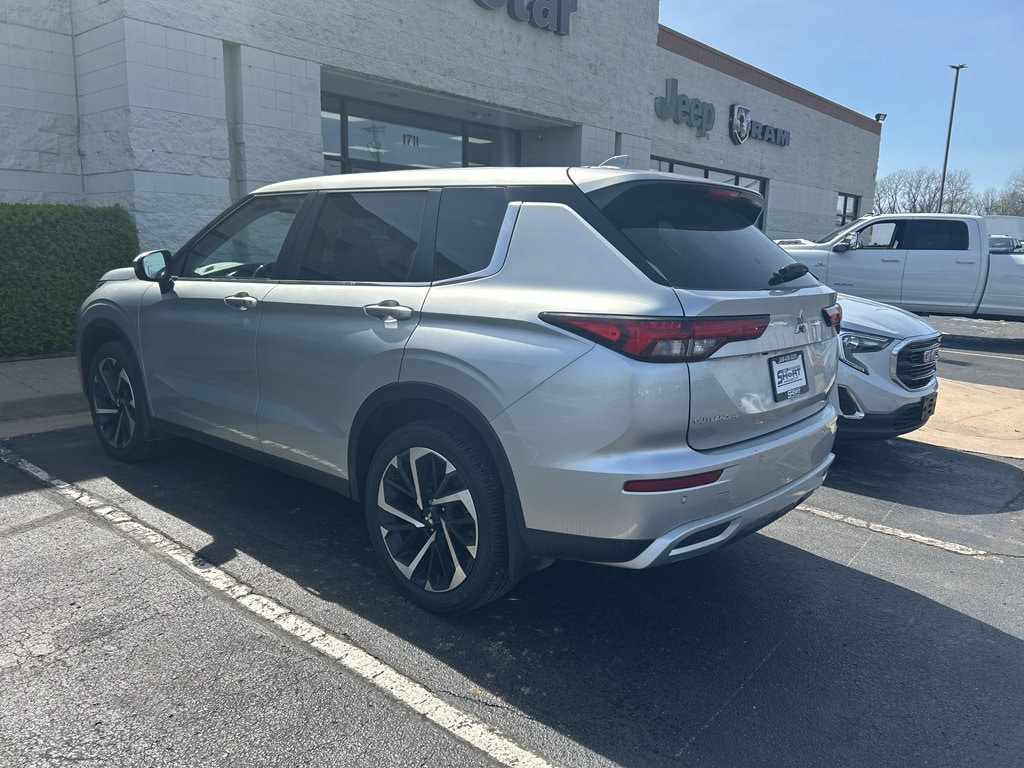 Used 2023 Mitsubishi Outlander SE SE S-AWC