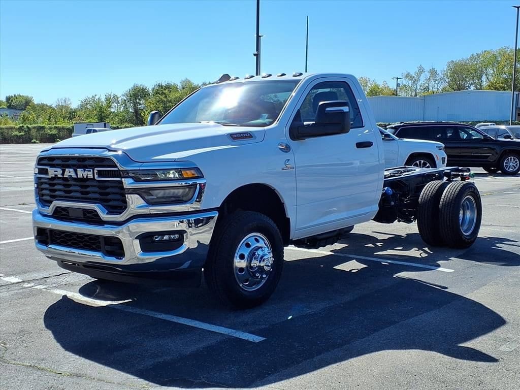 New 2026 Ram 3500 Chassis Cab 3500 TRADESMAN CHASSIS REGULAR CAB 4X4 60' CA Pickup