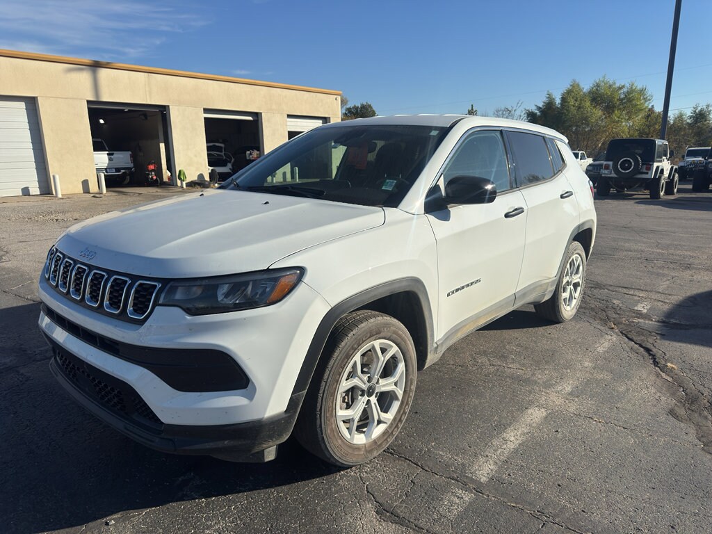 2025 Jeep Compass Sport photo 3