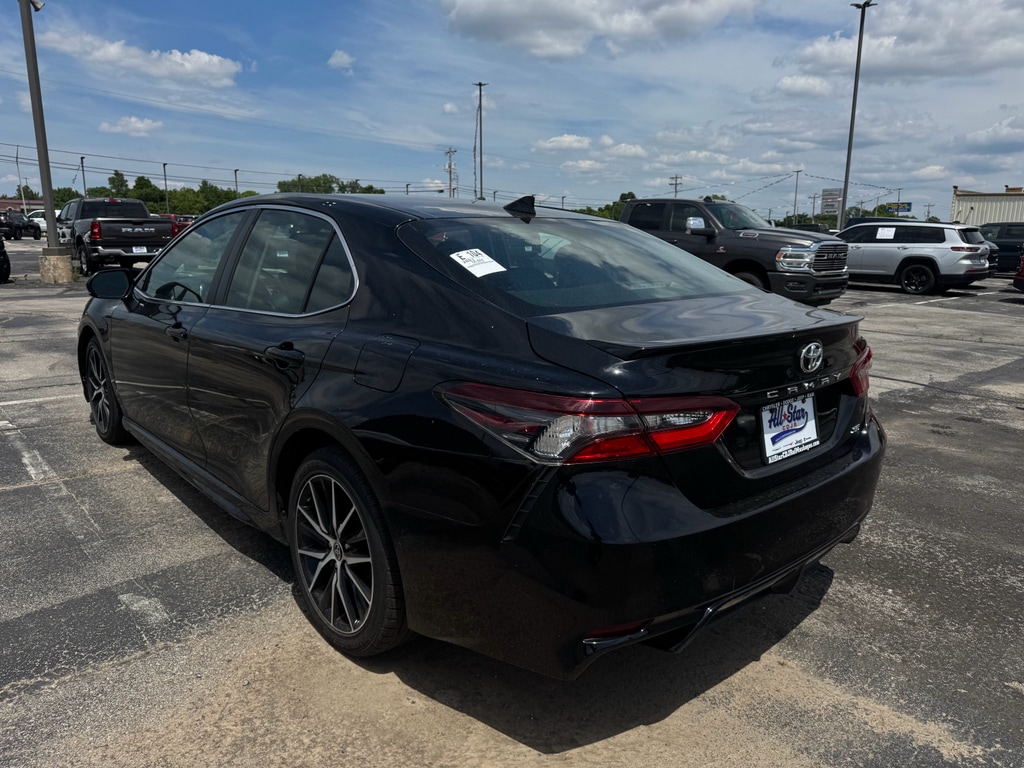 Used 2021 Toyota Camry SE Sedan
