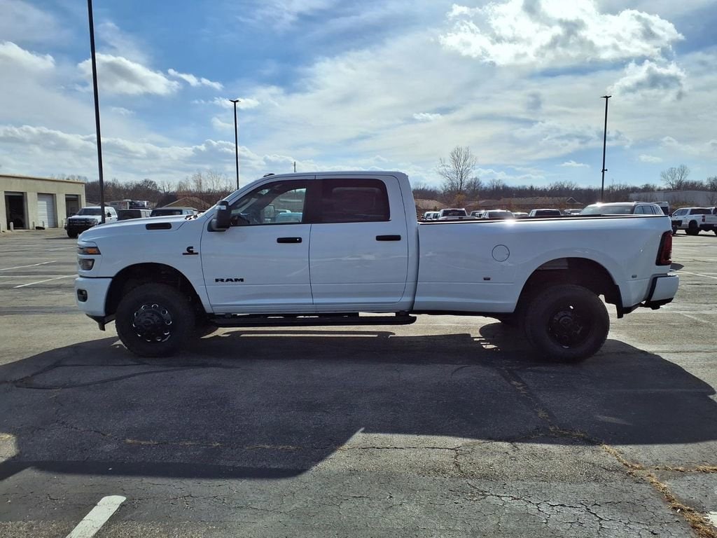 New 2026 Ram 3500 BIG HORN CREW CAB 4X4 8' BOX Pickup