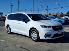 2026 Chrysler Pacifica SELECT Passenger Van