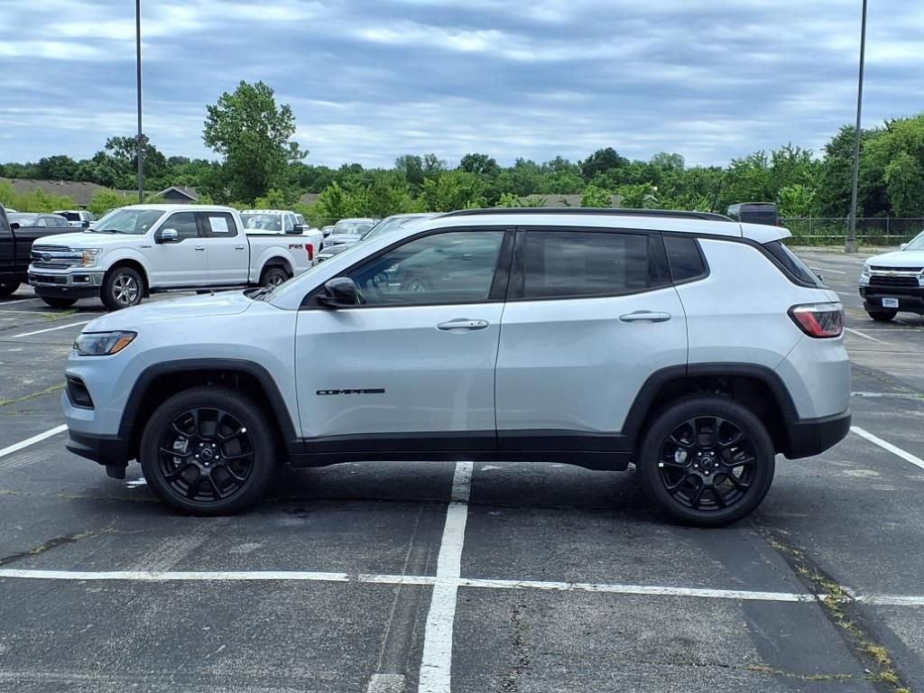2025 Jeep Compass Latitude Altitude Special Edition photo 4
