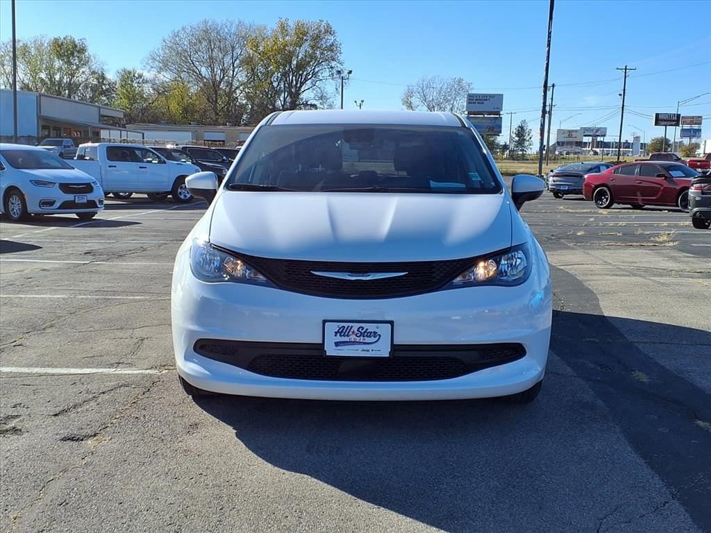 Used 2023 Chrysler Voyager LX LX FWD