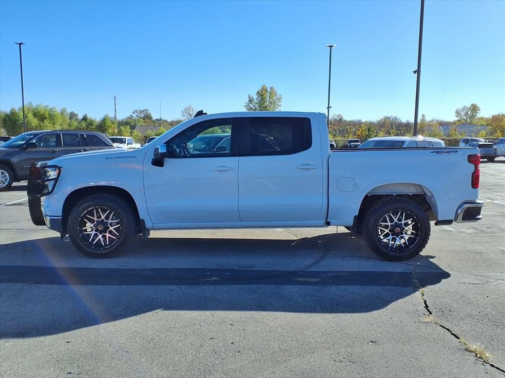 2023 Chevrolet Silverado 1500 LT photo 4