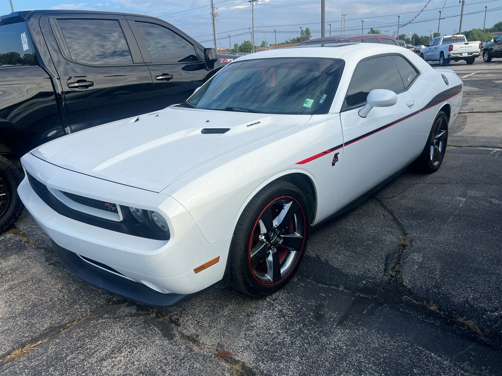2014 Dodge Challenger R/T photo 2