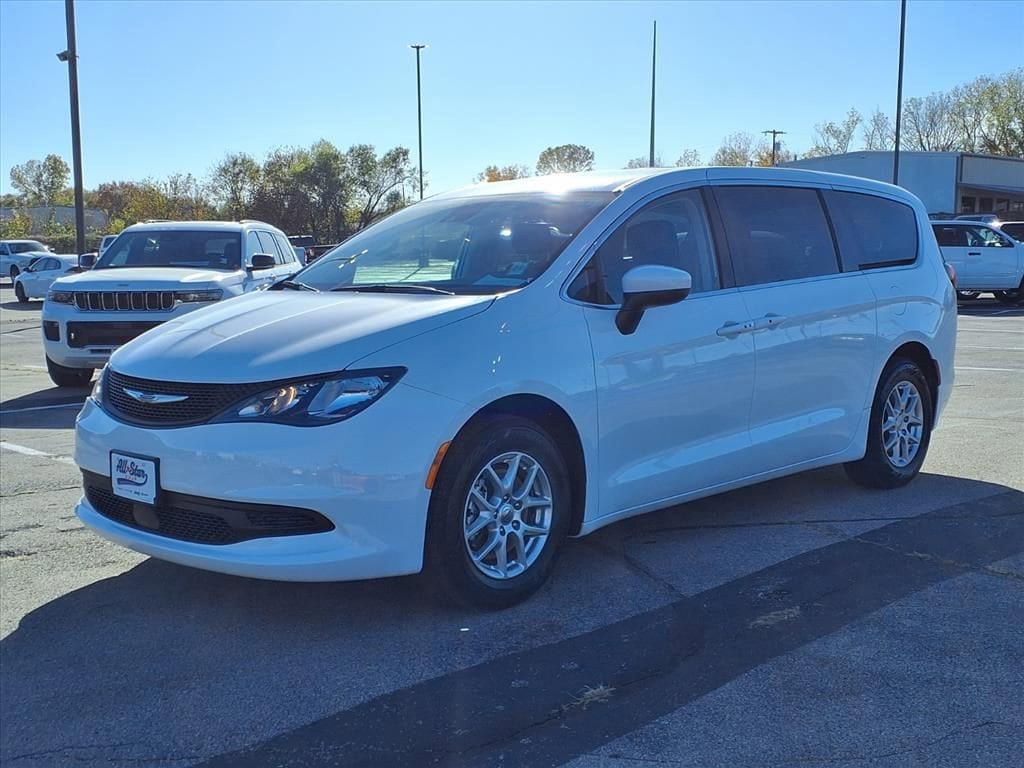 Used 2023 Chrysler Voyager LX LX FWD