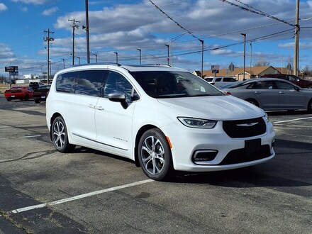 2026 Chrysler Pacifica PINNACLE Passenger Van