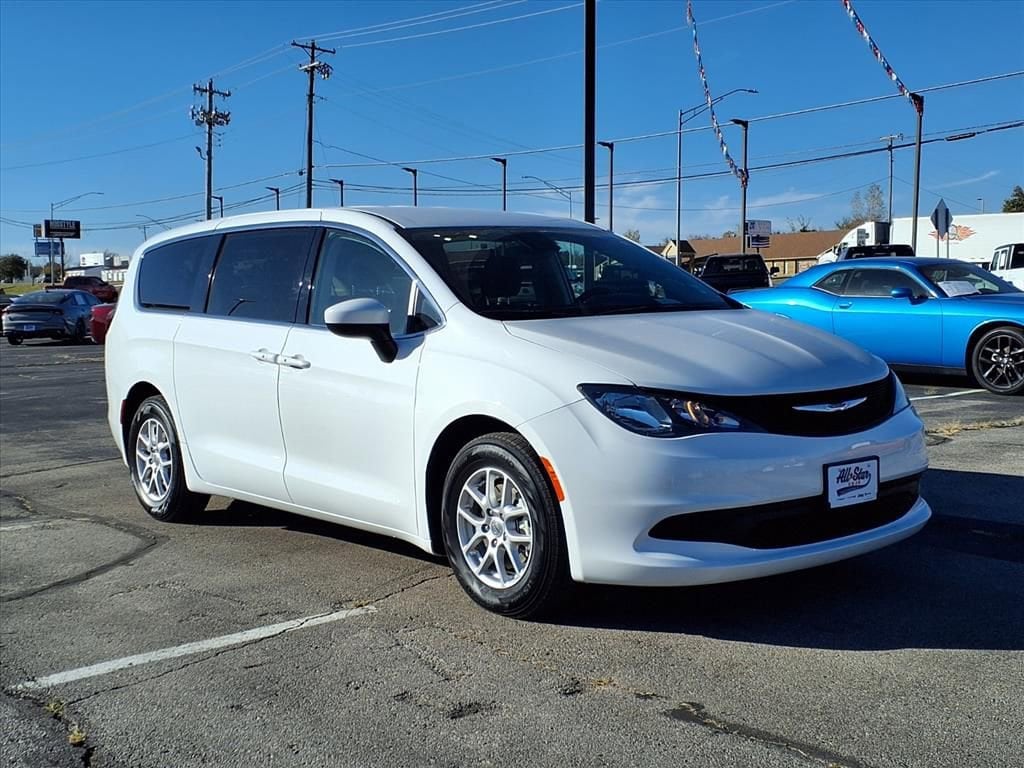 2023 Chrysler Voyager LX FWD's photo