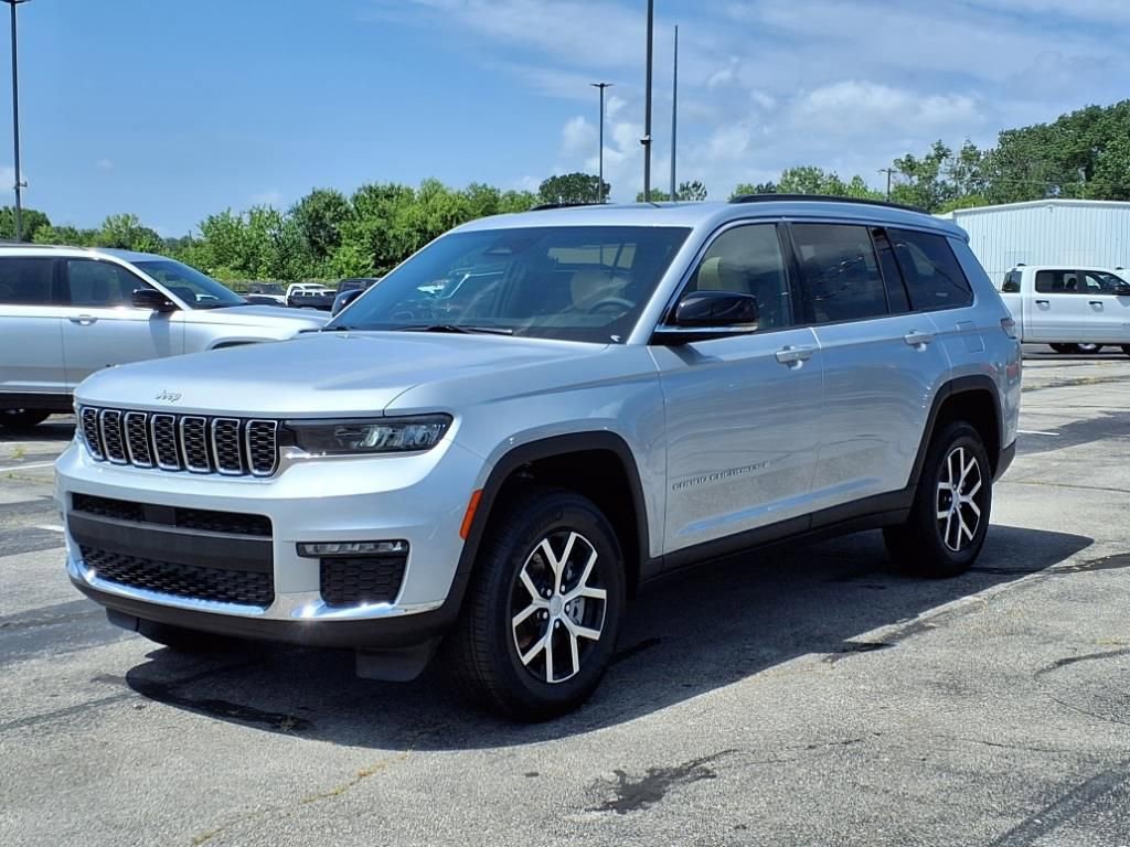 2025 Jeep Grand Cherokee Limited photo 3