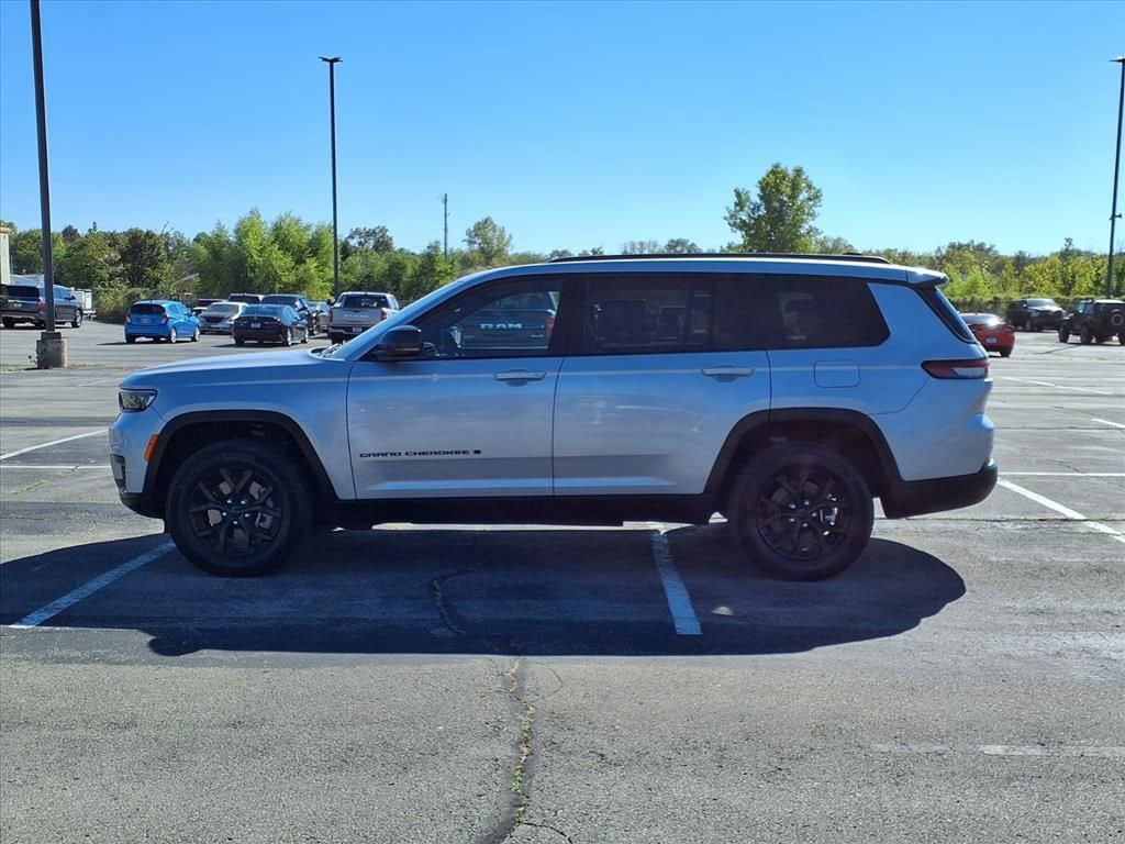 Used 2024 Jeep Grand Cherokee L Altitude Altitude 4x4