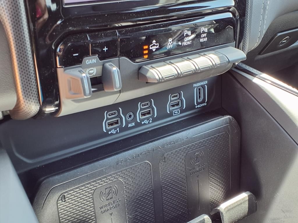 2025 RAM 1500 Limited - Photo 15