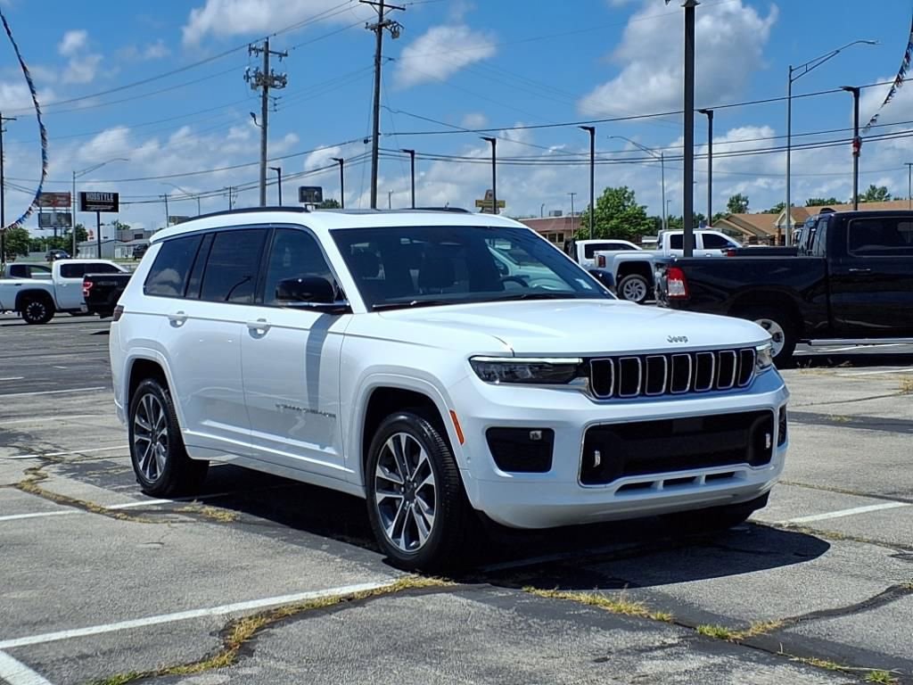 2025 Jeep Grand Cherokee Overland photo 2
