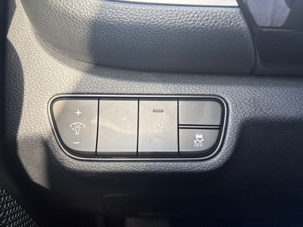2025 Kia Seltos S - Photo 16