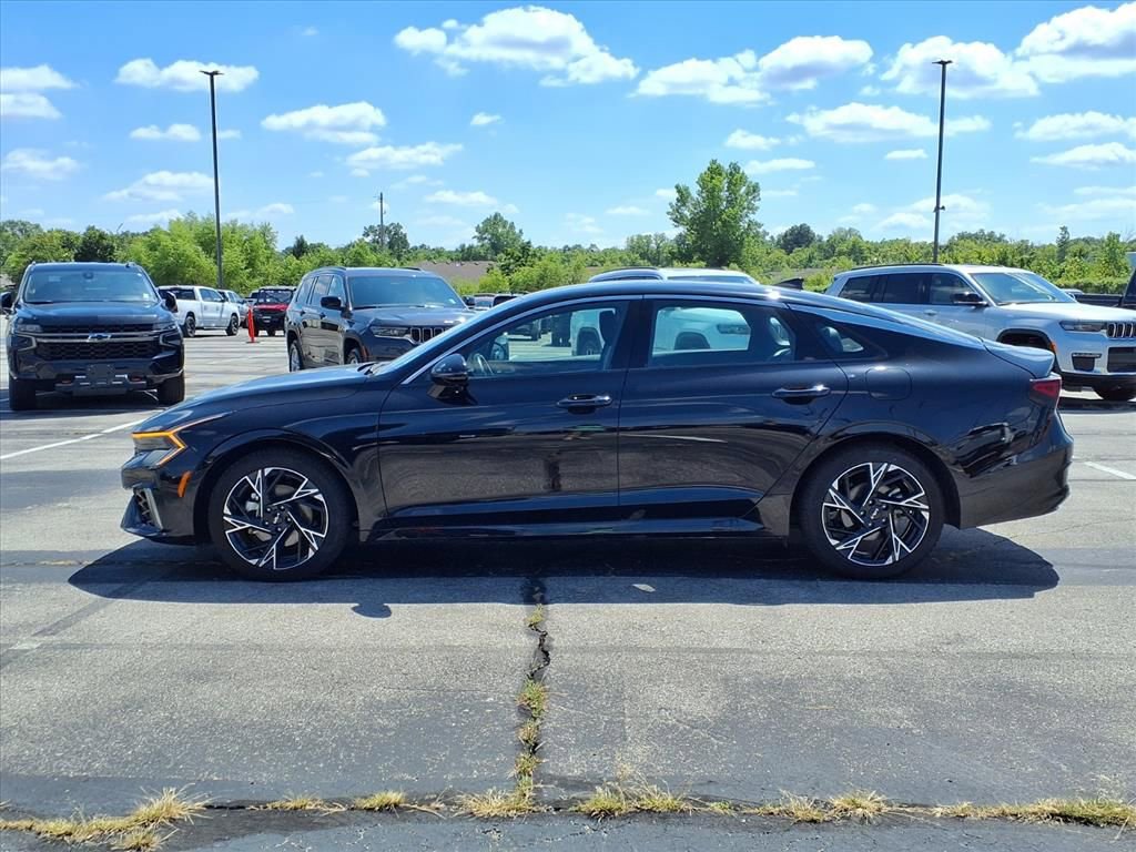 2025 Kia K5 GT-Line photo 4