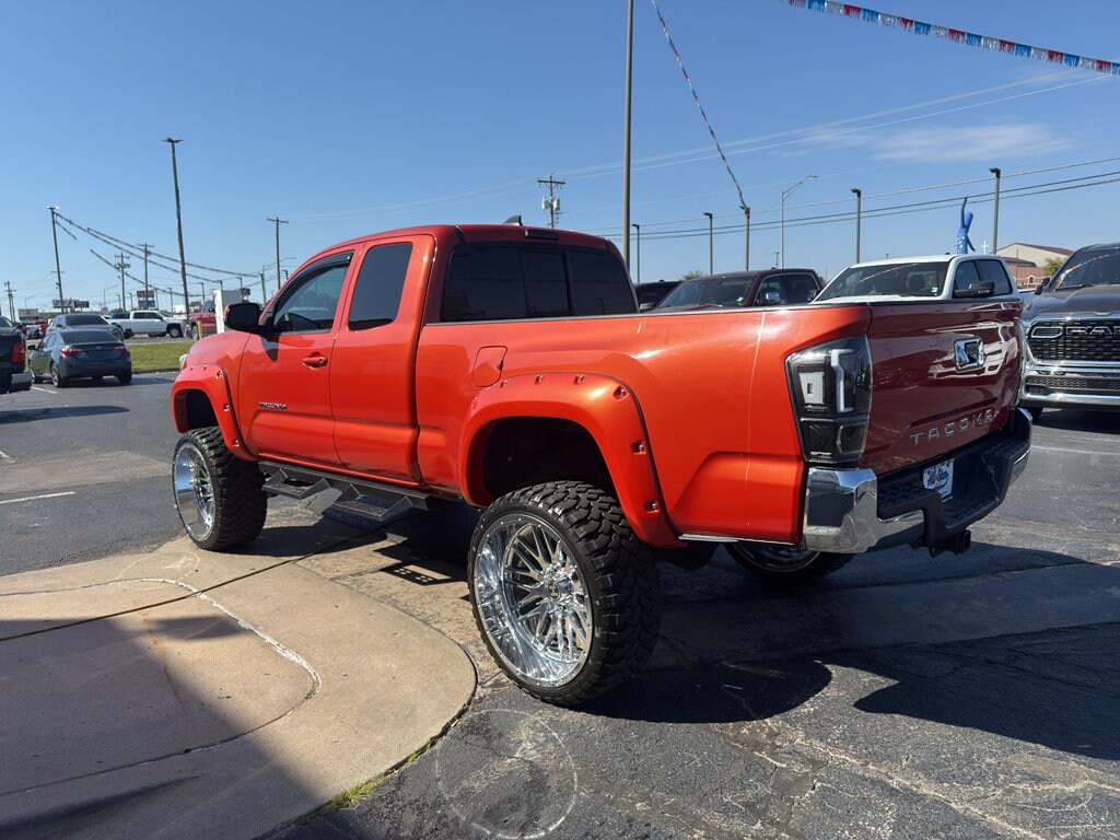 2016 Toyota Tacoma TRD photo 3