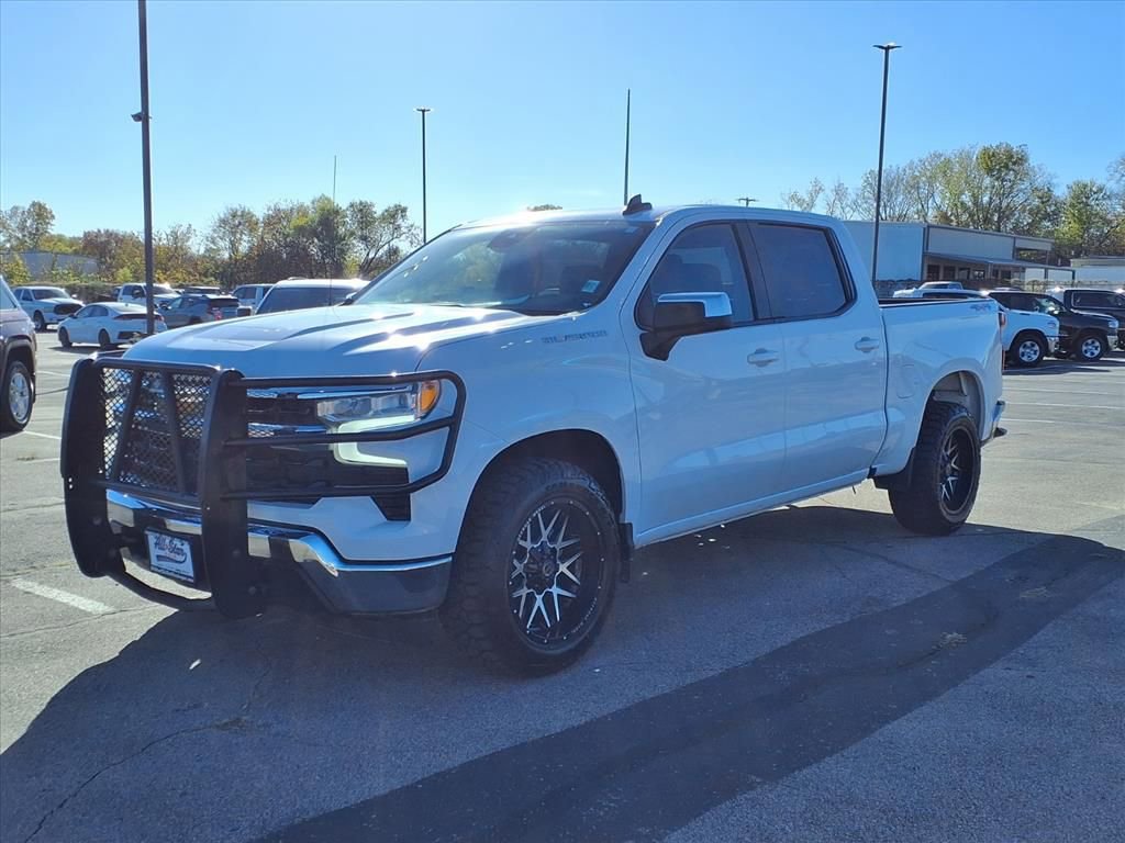 2023 Chevrolet Silverado 1500 LT photo 3