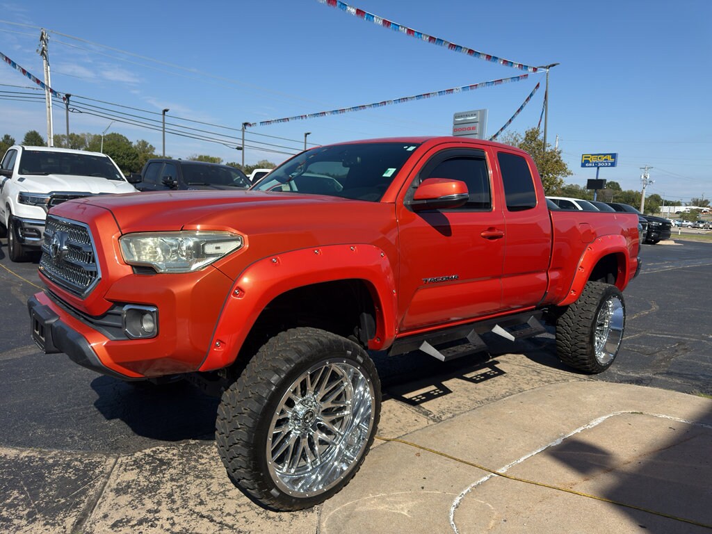 2016 Toyota Tacoma TRD photo 4