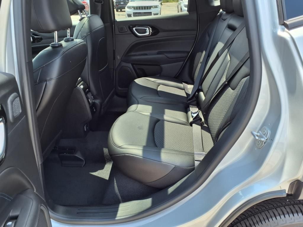 2025 Jeep Compass Latitude - Photo 27