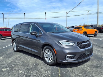 2023 Chrysler Pacifica Touring L Passenger Van