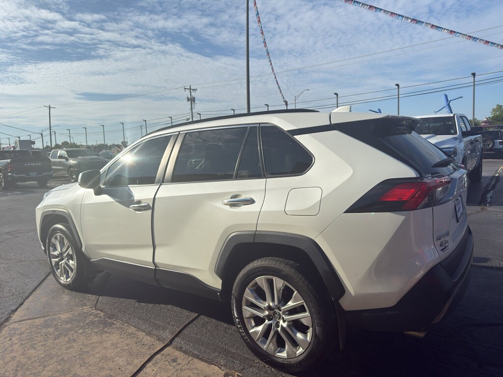 2019 Toyota RAV4 Limited photo 3