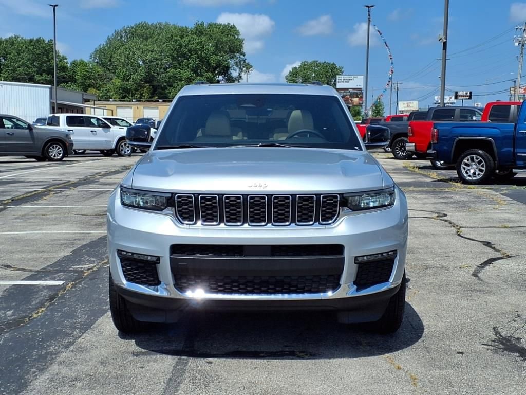 2025 Jeep Grand Cherokee Limited photo 2