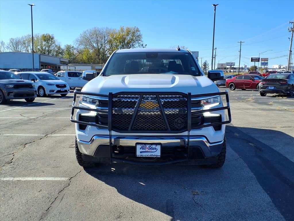 2023 Chevrolet Silverado 1500 LT photo 2