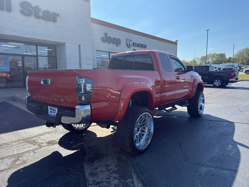 2016 Toyota Tacoma TRD photo 2