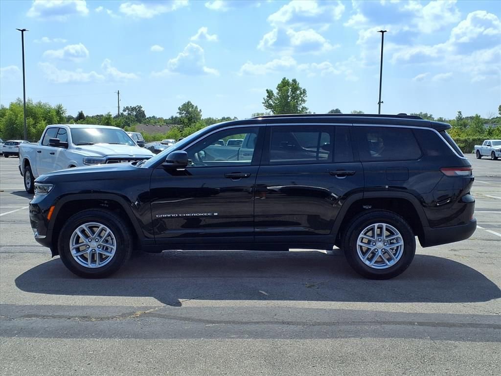 2025 Jeep Grand Cherokee Laredo Altitude photo 4