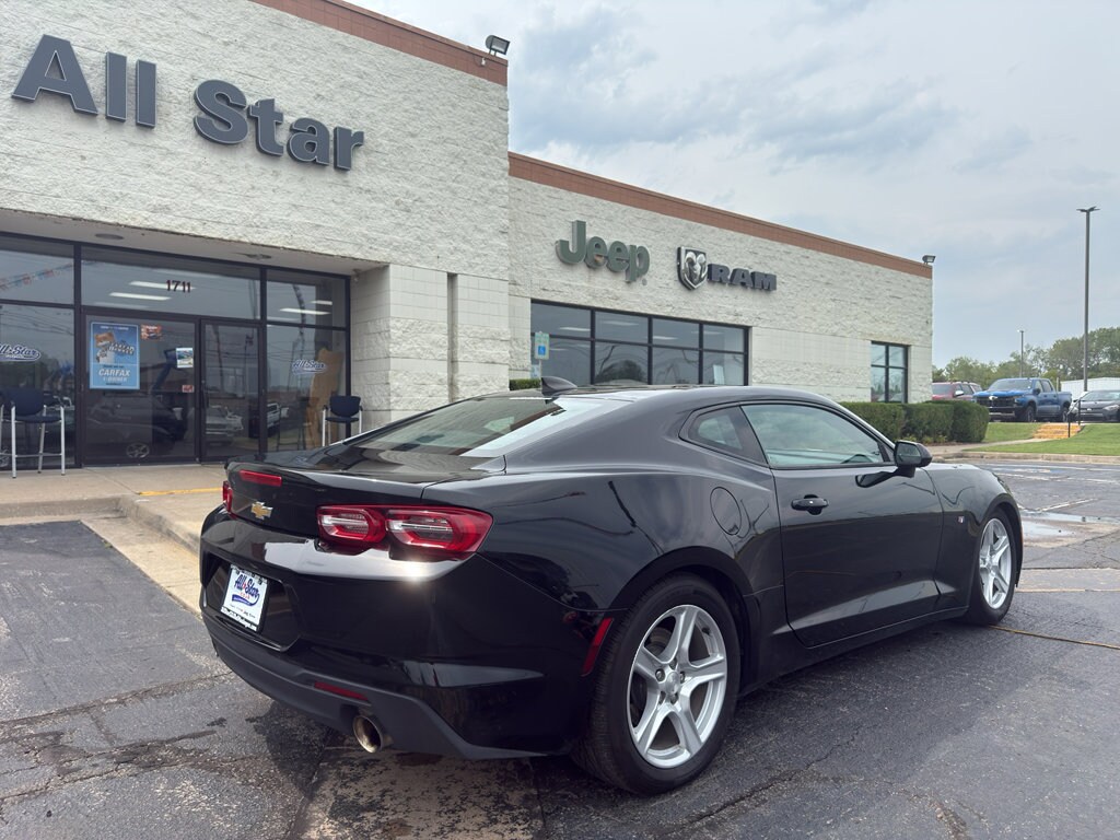 2022 Chevrolet Camaro 1LT photo 2