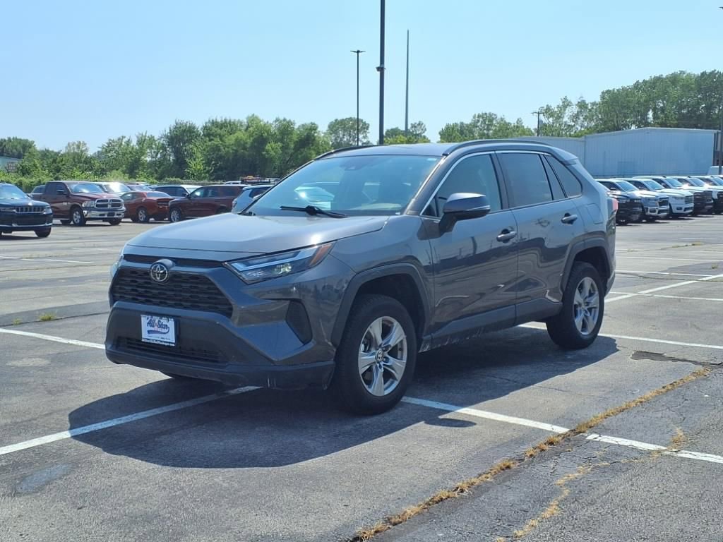 2024 Toyota RAV4 XLE photo 3