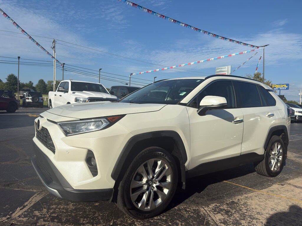 2019 Toyota RAV4 Limited photo 4