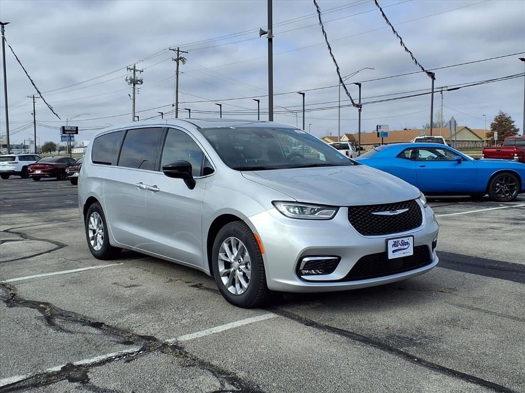 2026 Chrysler Pacifica Limited's photo