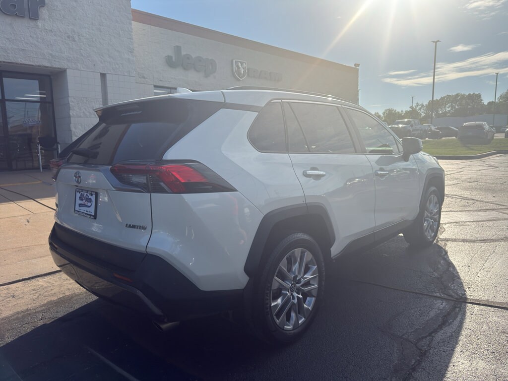 2019 Toyota RAV4 Limited photo 2