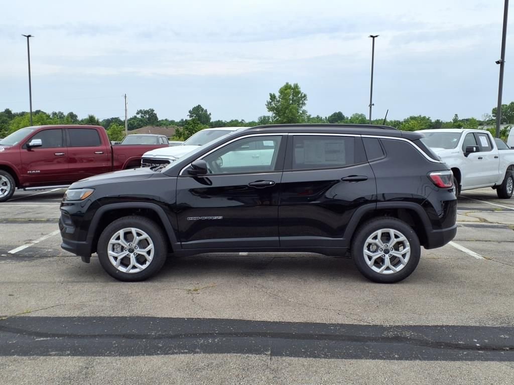 2025 Jeep Compass Latitude photo 4