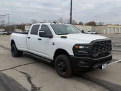 2026 Ram 3500 TRADESMAN CREW CAB 4X4 8' BOX Pickup